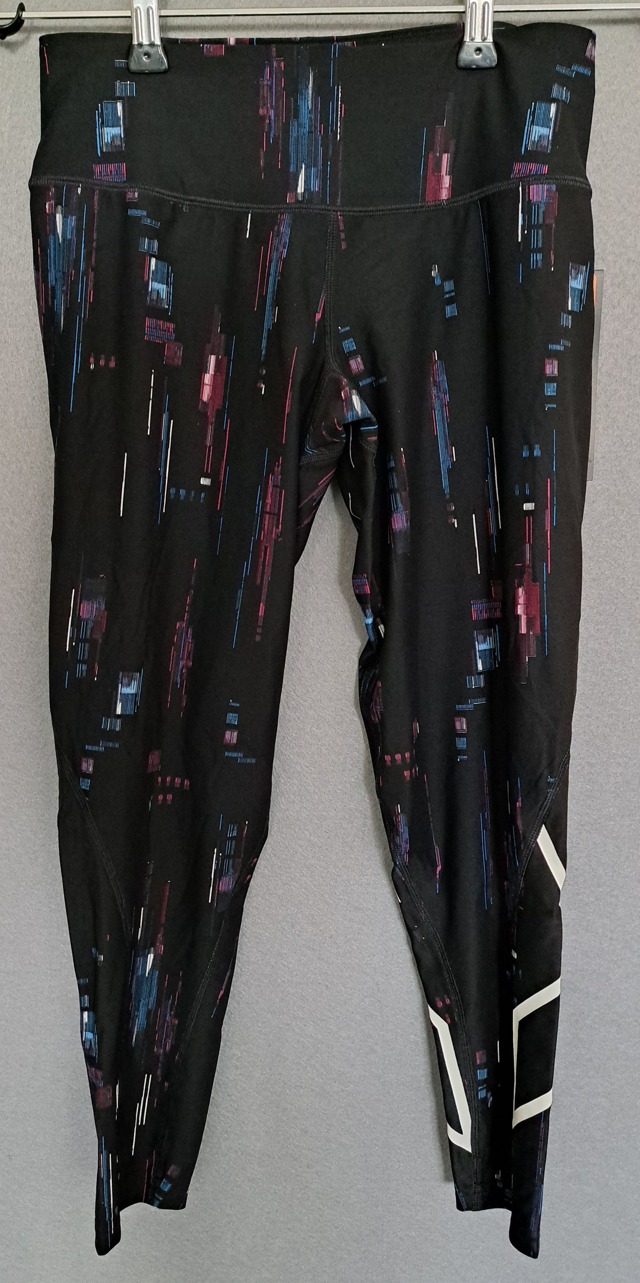 2XU Accelerate Compression 7/8 Tights, Damen, Festival Lines/White