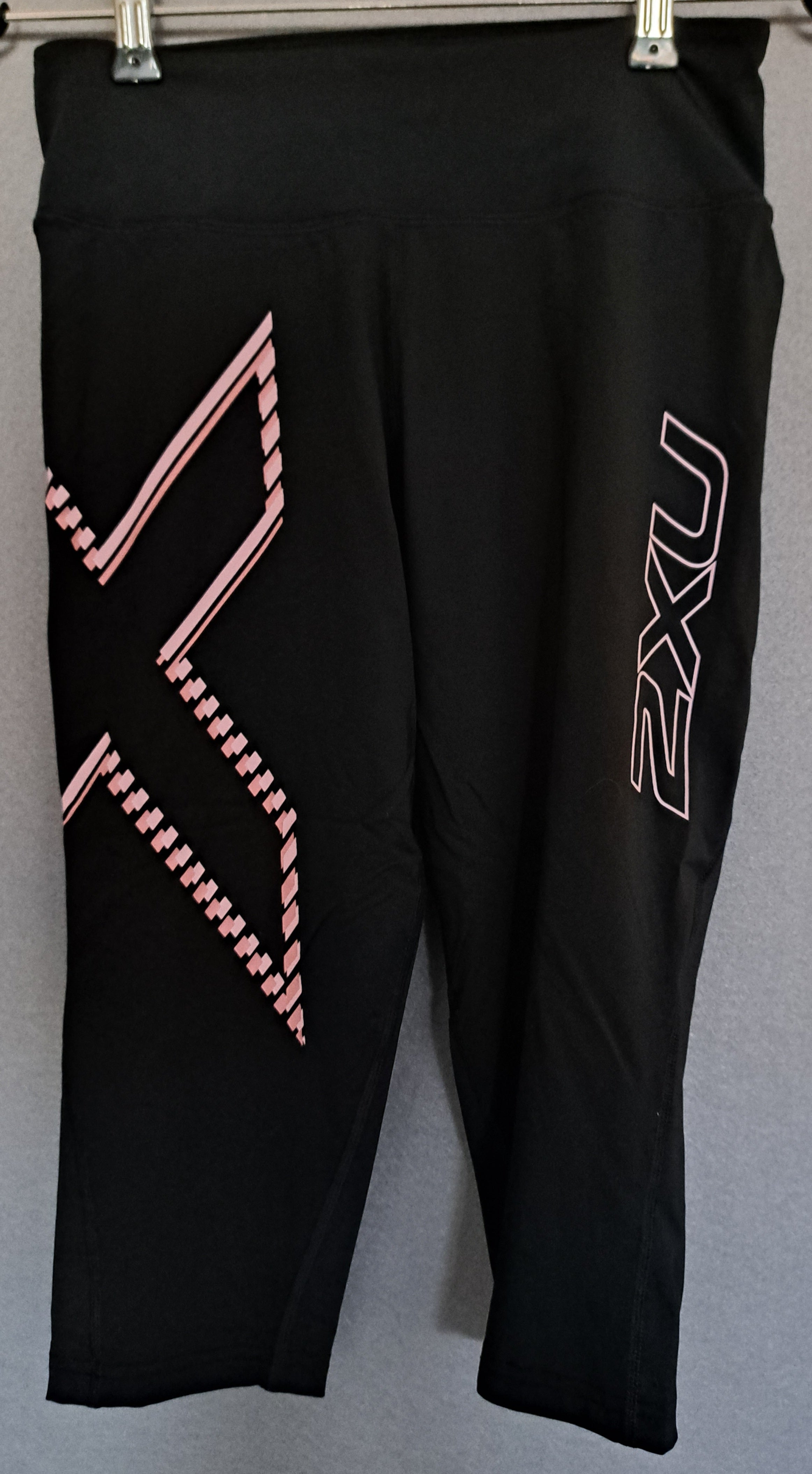 2XU Mid-Rise Compression 3/4 Tights, Damen, Black/Blossom Duo Tone