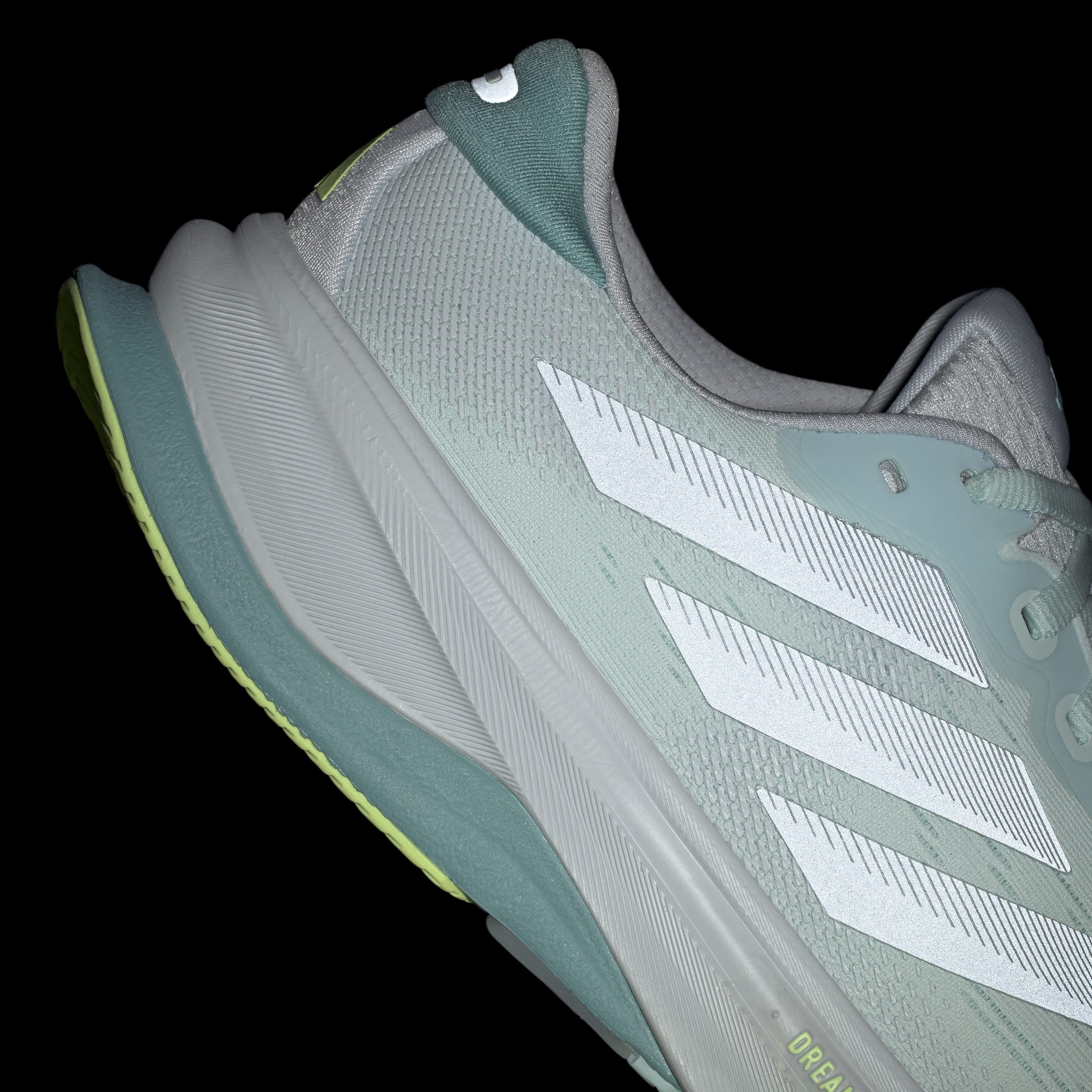 Reflektorische Details Ansicht rechter Schuh Fersenbereich