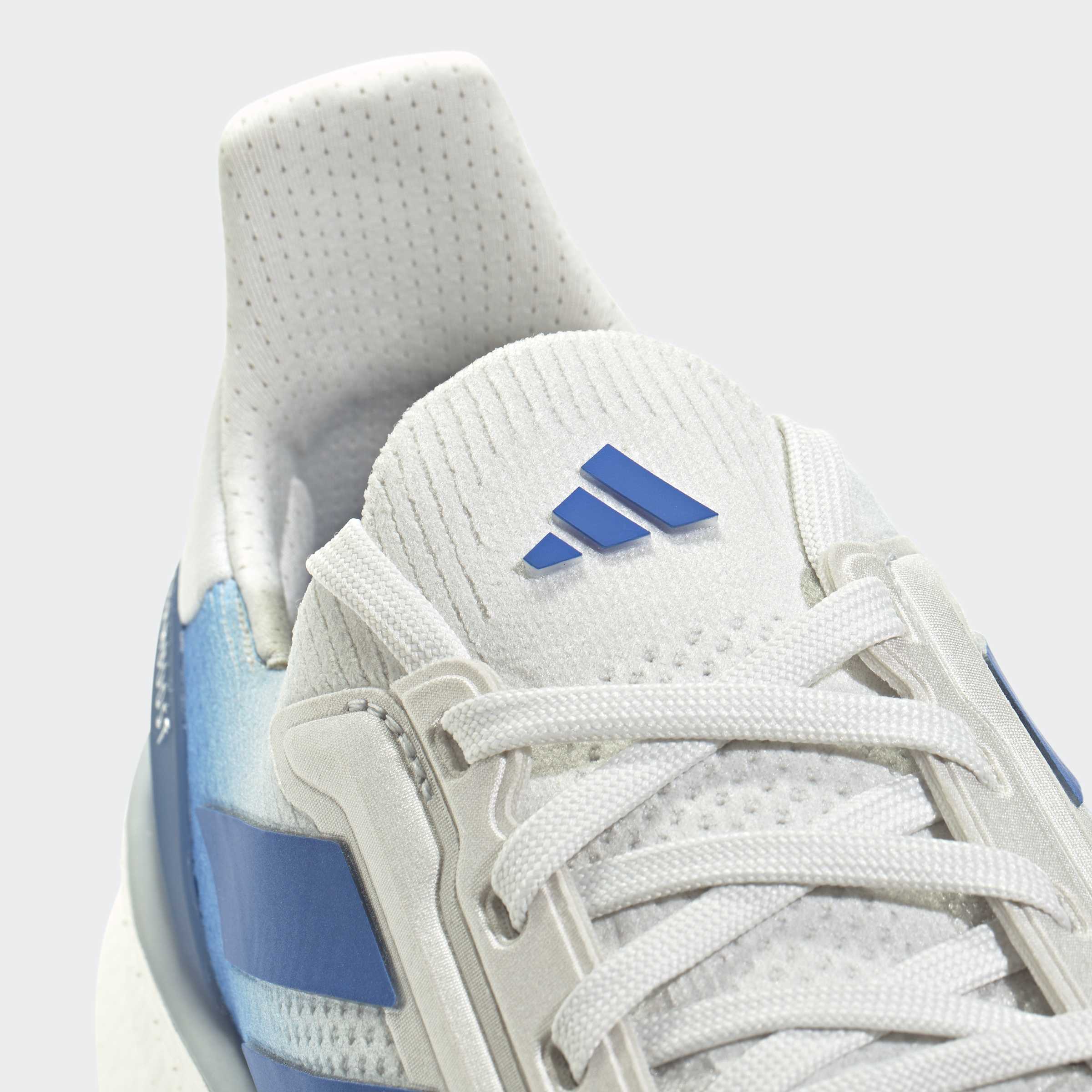 Detailansicht rechter Schuh Schnürung