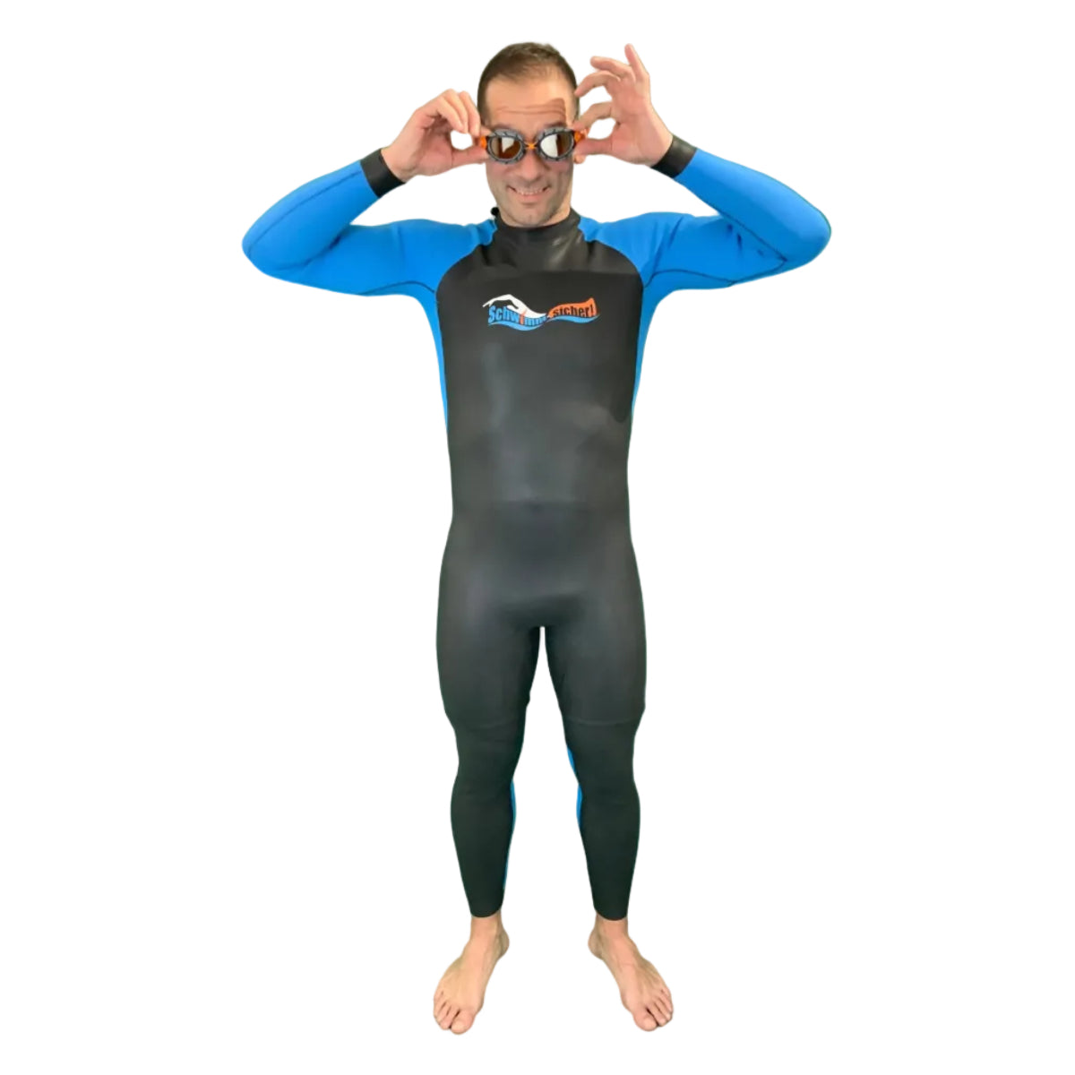 Essential Neoprenanzug, blau-schwarz, Ansicht von vorn am männlichen Modell