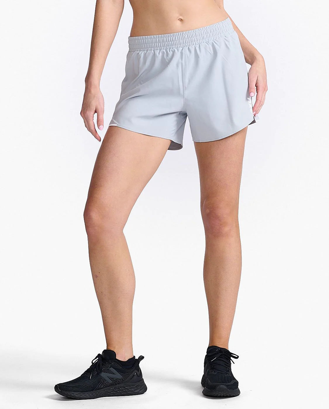 2XU Aero 5 Inch Short, Laufshort, Damen, hellgrau/reflektierend