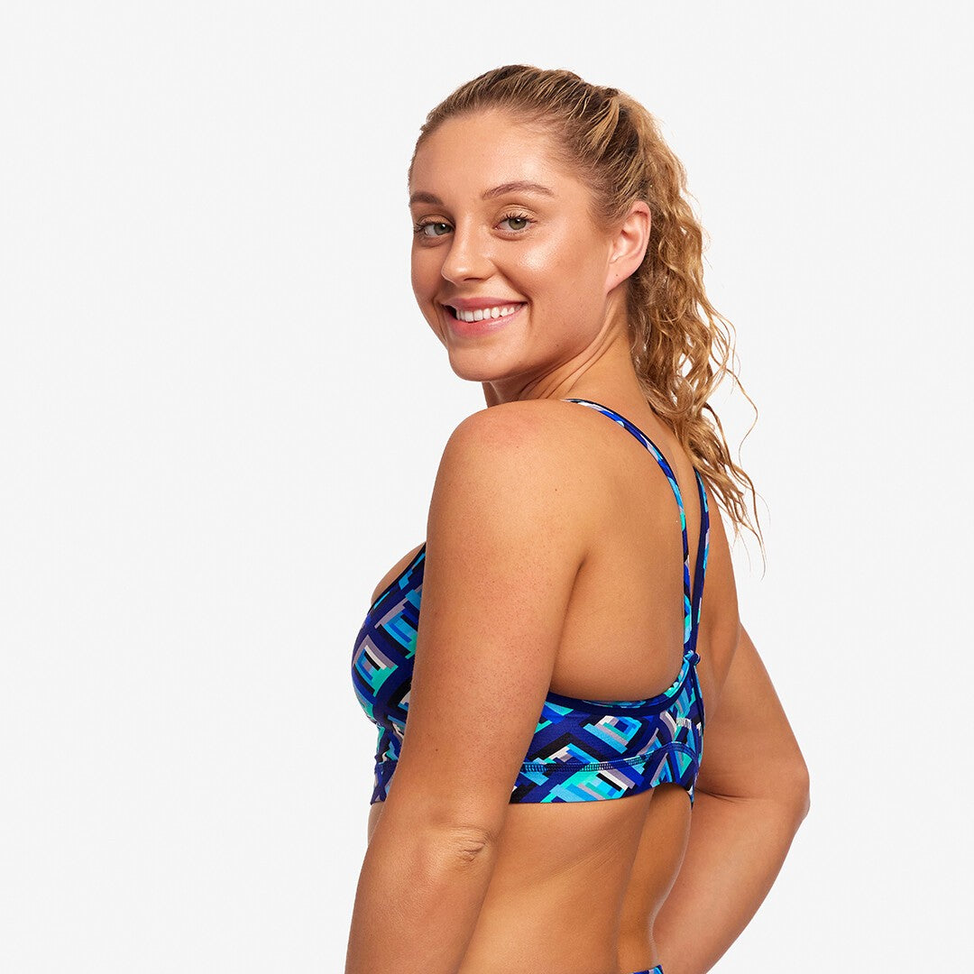 Tragebild Badetop Ansicht von seitlich hinten