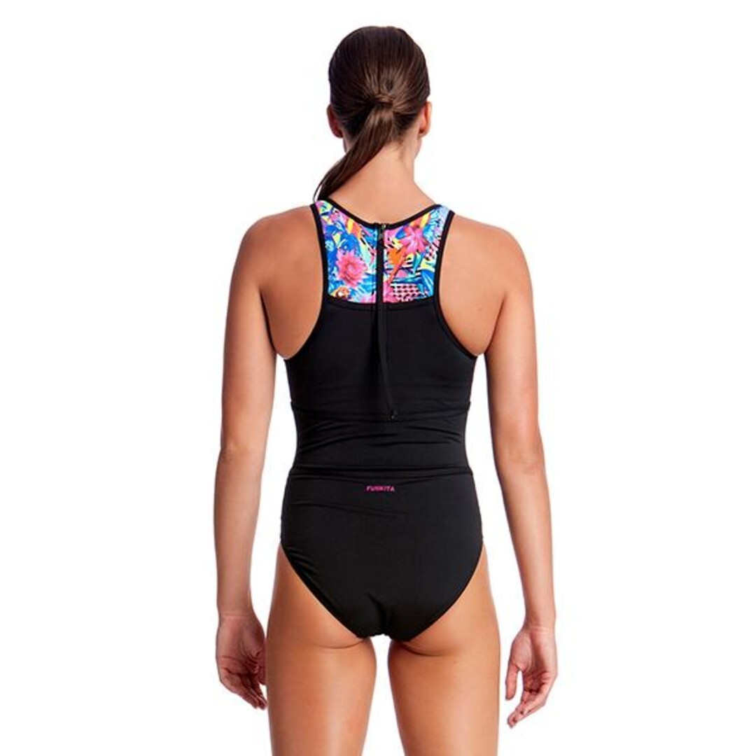 Tragebild Ansicht Badeanzug von hinten