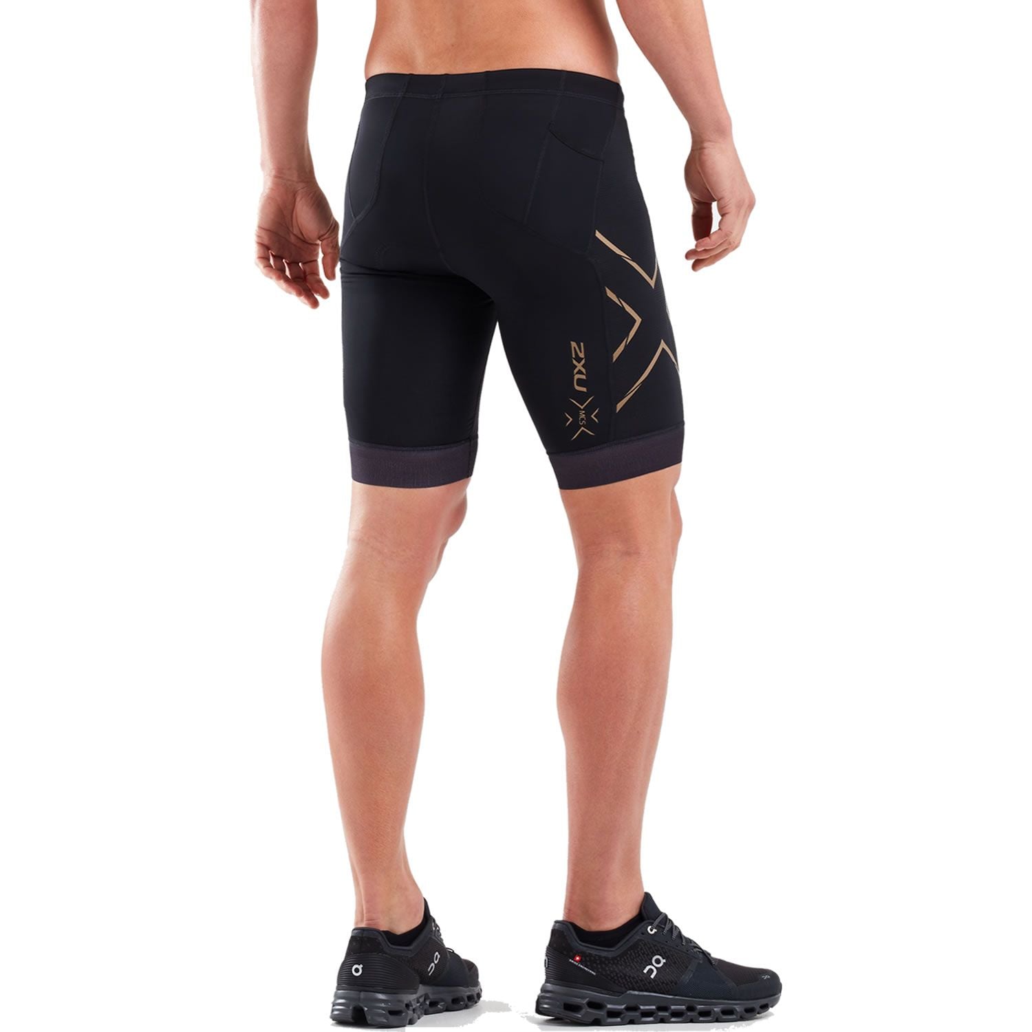 2XU Compression Tri Shorts, Herren, schwarz/gold