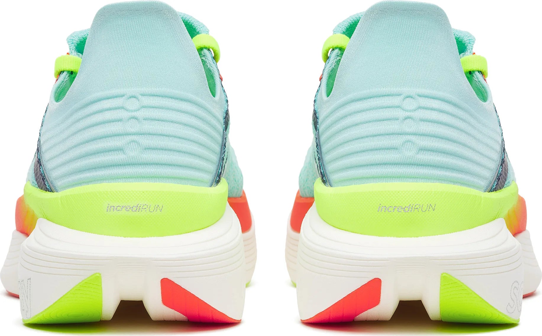 Detailansicht beide Schuhe Fersenbereich