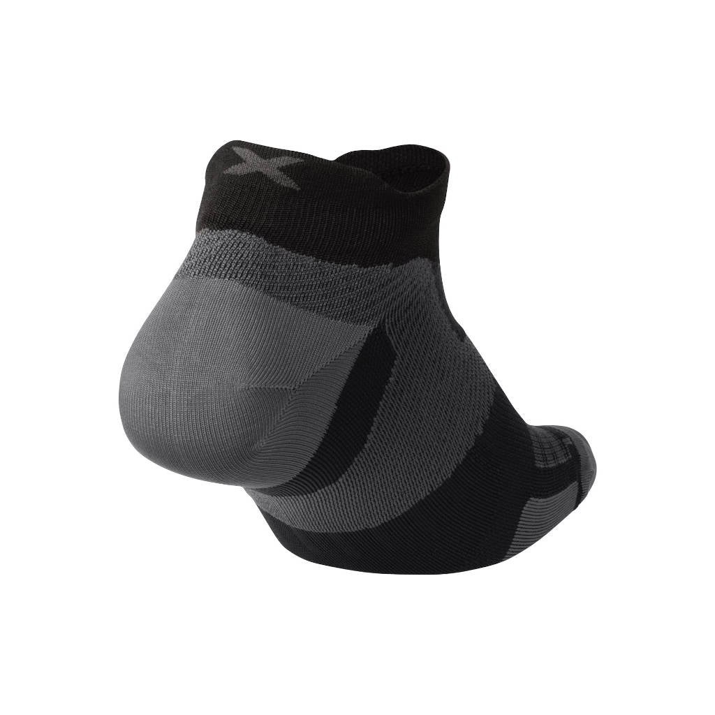 2XU Vectr Ultralight No Show Socken, schwarz/titanium